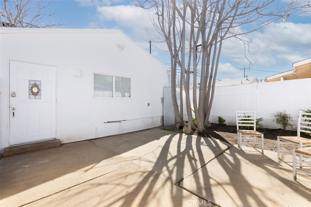 6036 Lindley Property Photo 13
