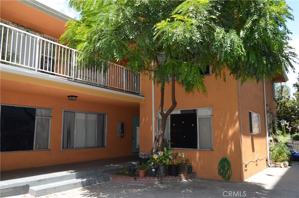 749 S Berendo Property Photo 13