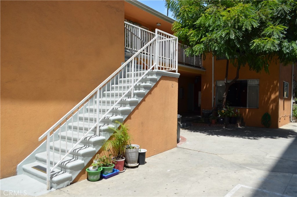 749 S Berendo Property Photo 15