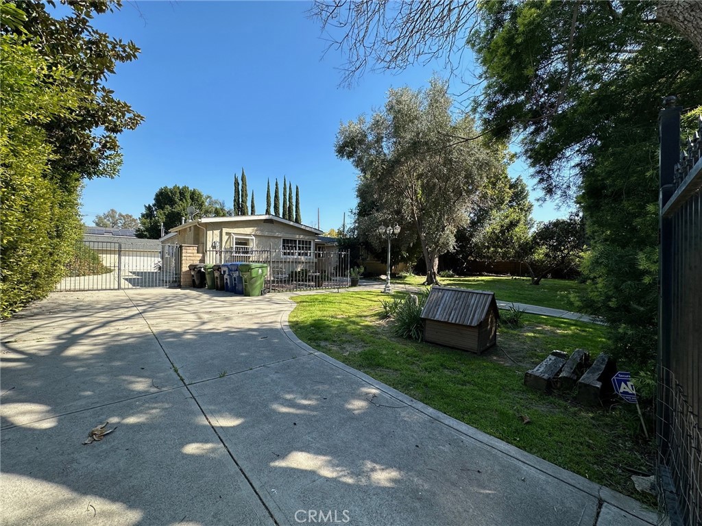 5504 Tyrone Avenue Property Photo 2