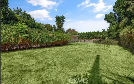 5504 Tyrone Avenue Property Photo 3