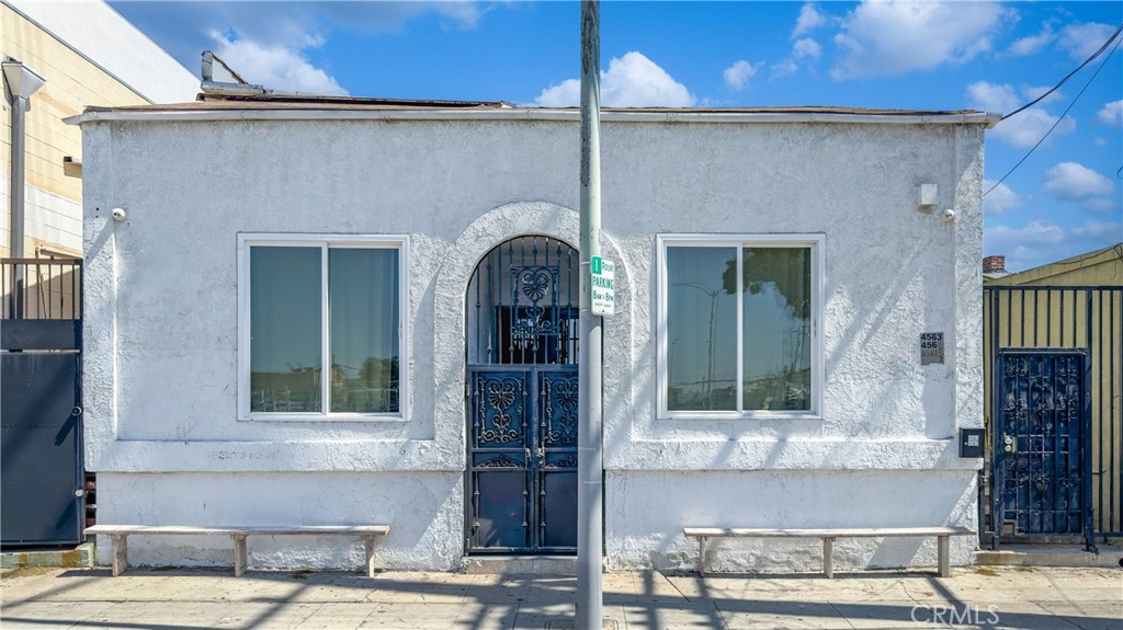 4563 Santa Monica Property Photo 1