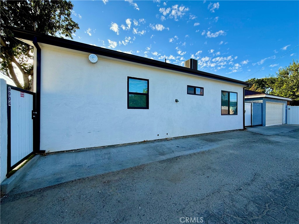 6900 Corbin Avenue Property Photo 34