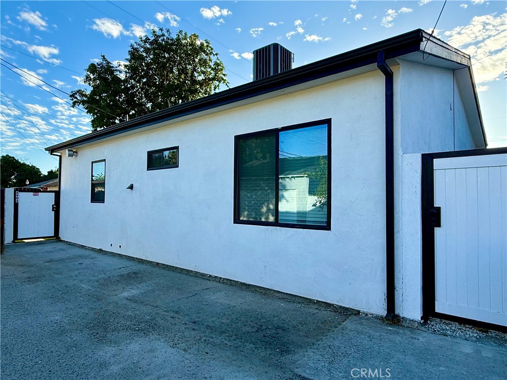 6900 Corbin Avenue Property Photo 35