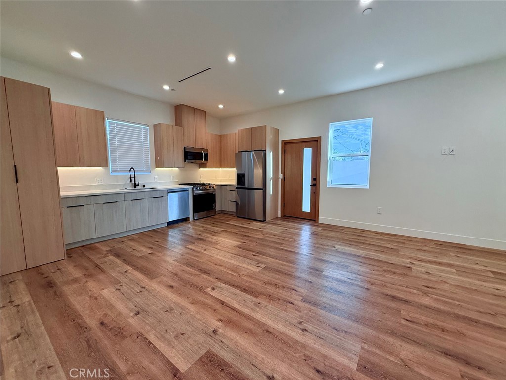 6900 Corbin Avenue Property Photo 37