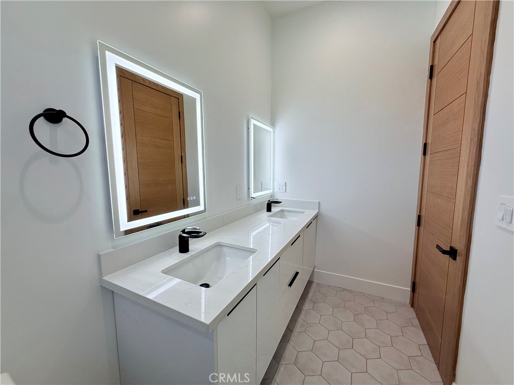 6900 Corbin Avenue Property Photo 43