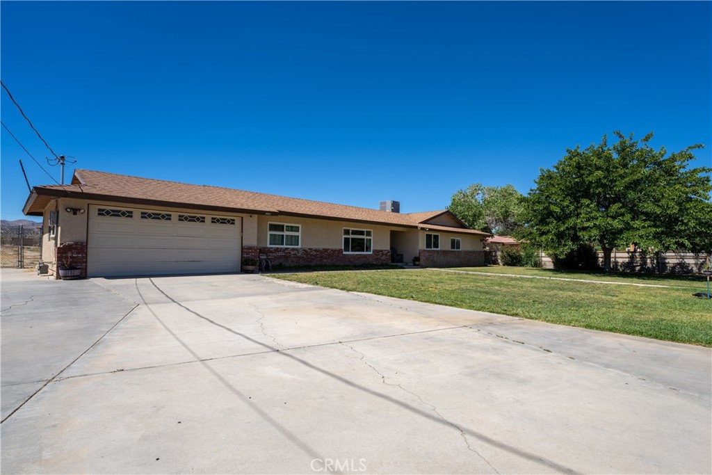 8954 E Avenue T14 Property Photo 2