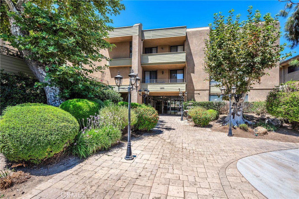 16866 Kingsbury Property Photo 1
