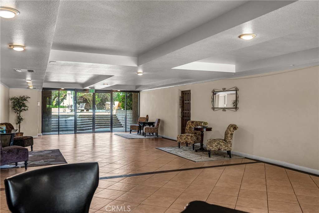 16866 Kingsbury Property Photo 3