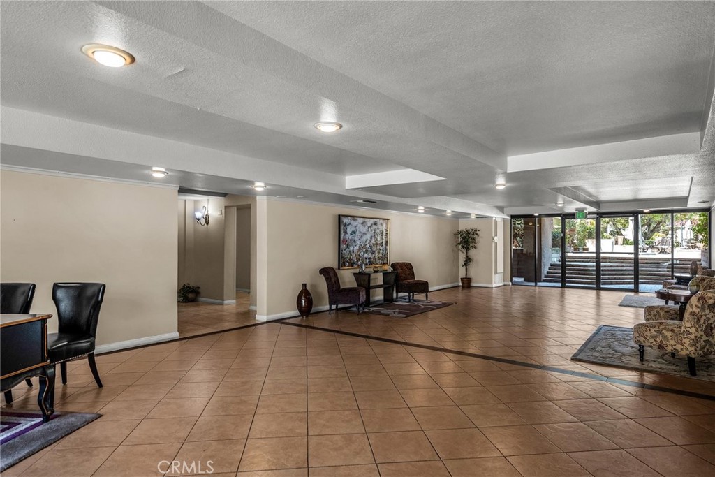 16866 Kingsbury Property Photo 4