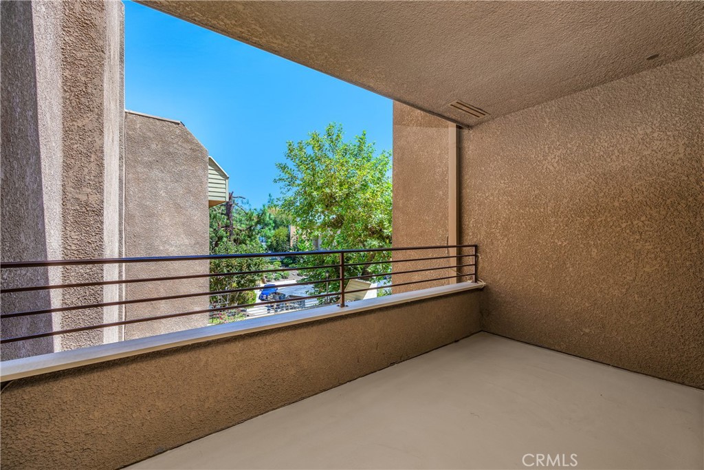 16866 Kingsbury Property Photo 17