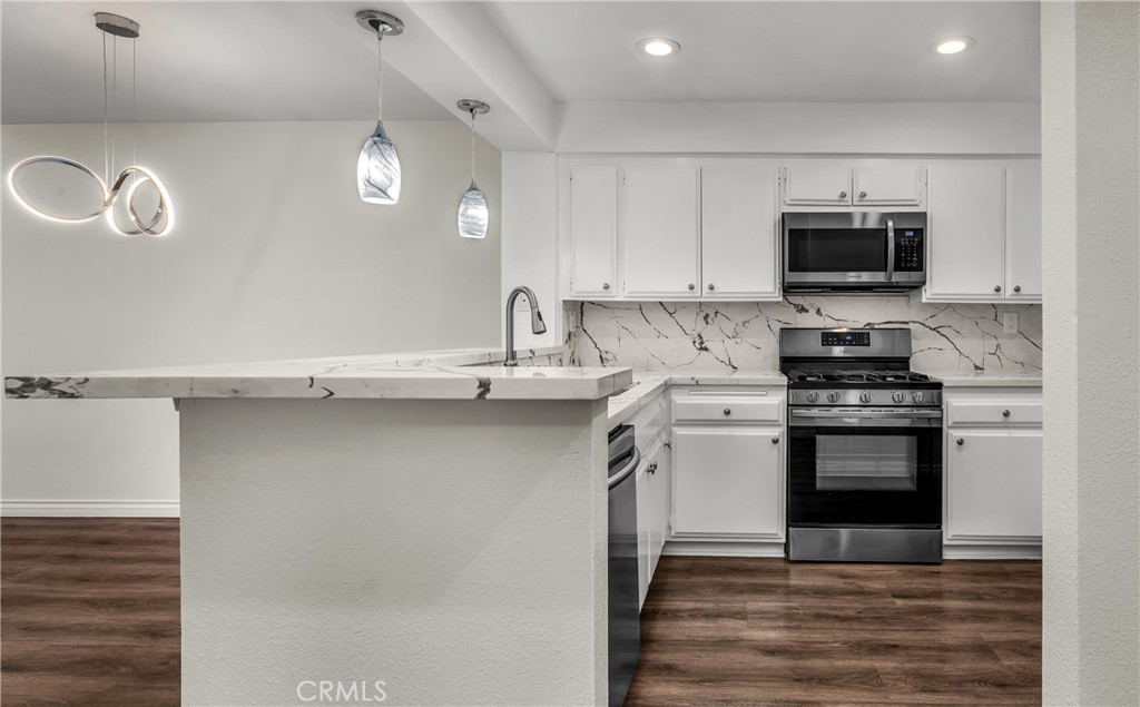 16866 Kingsbury Property Photo 20