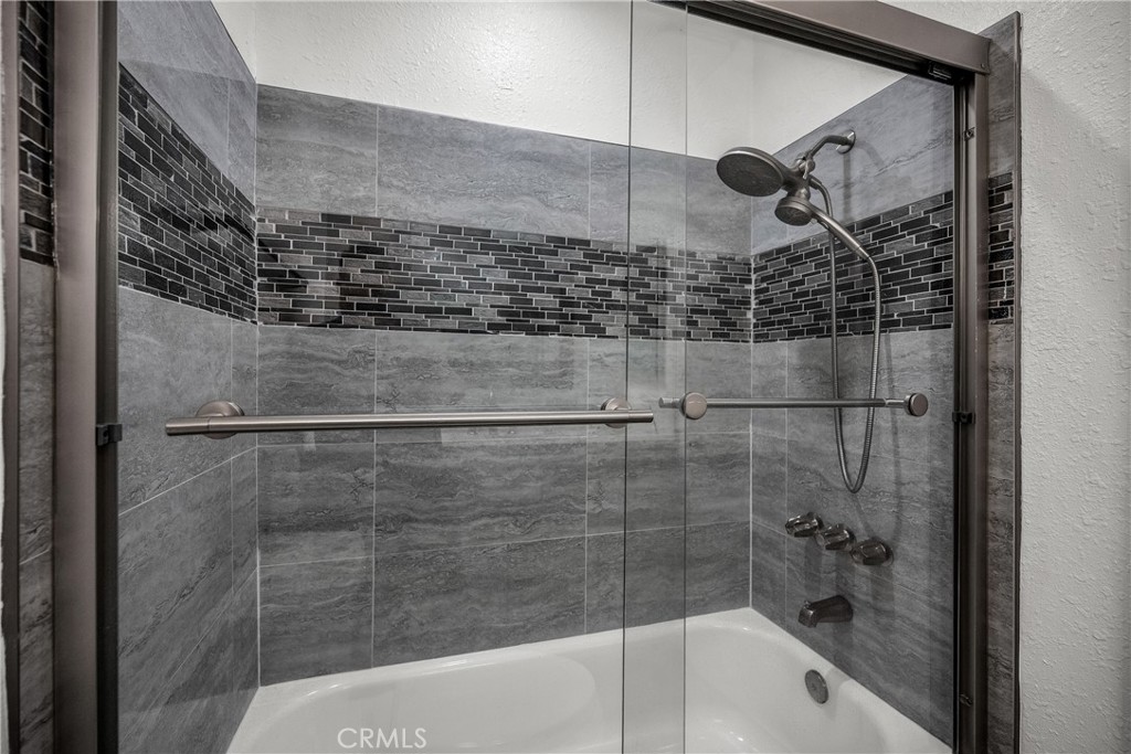 16866 Kingsbury Property Photo 27