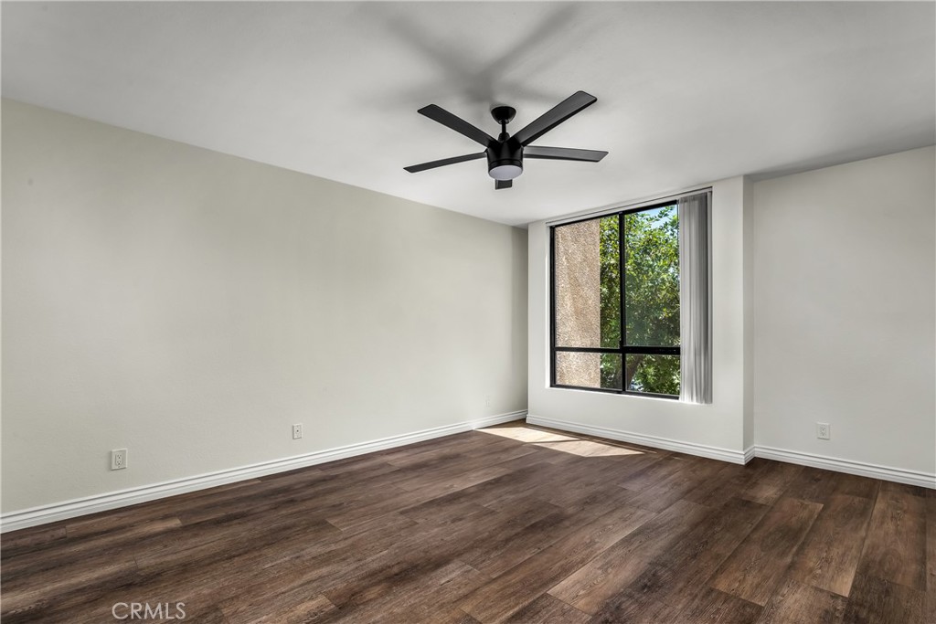 16866 Kingsbury Property Photo 28