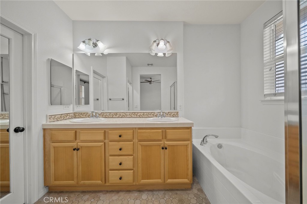 1690 Heywood C Property Photo 29