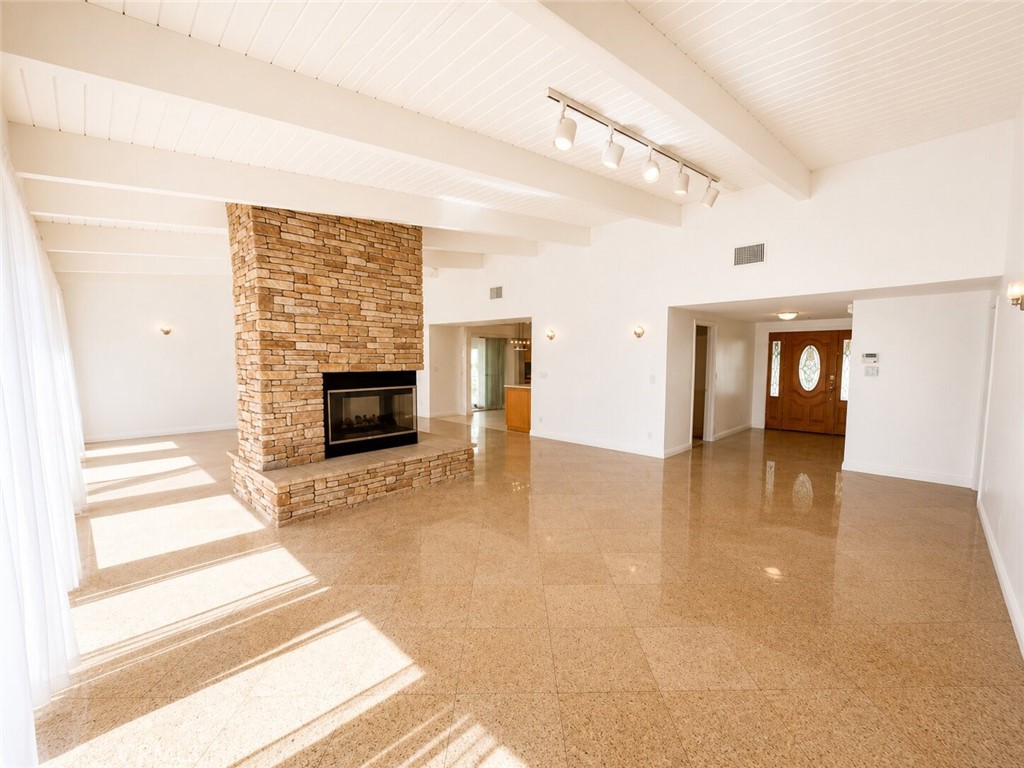 24010 Hatteras Property Photo 5