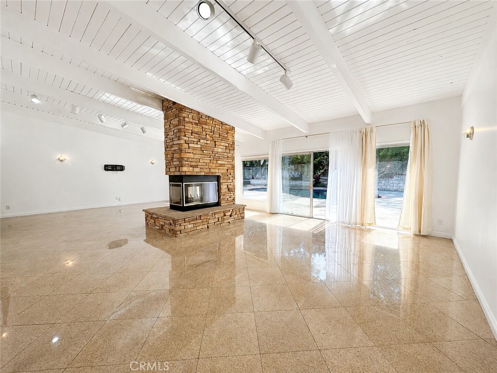 24010 Hatteras Property Photo 6