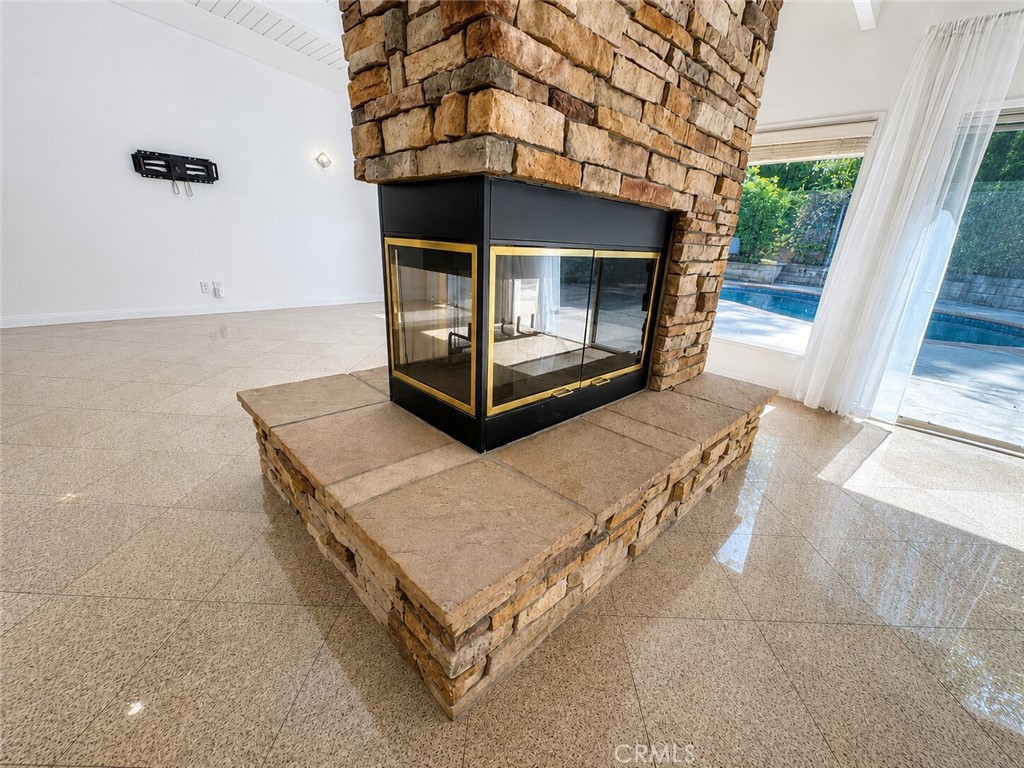 24010 Hatteras Property Photo 7