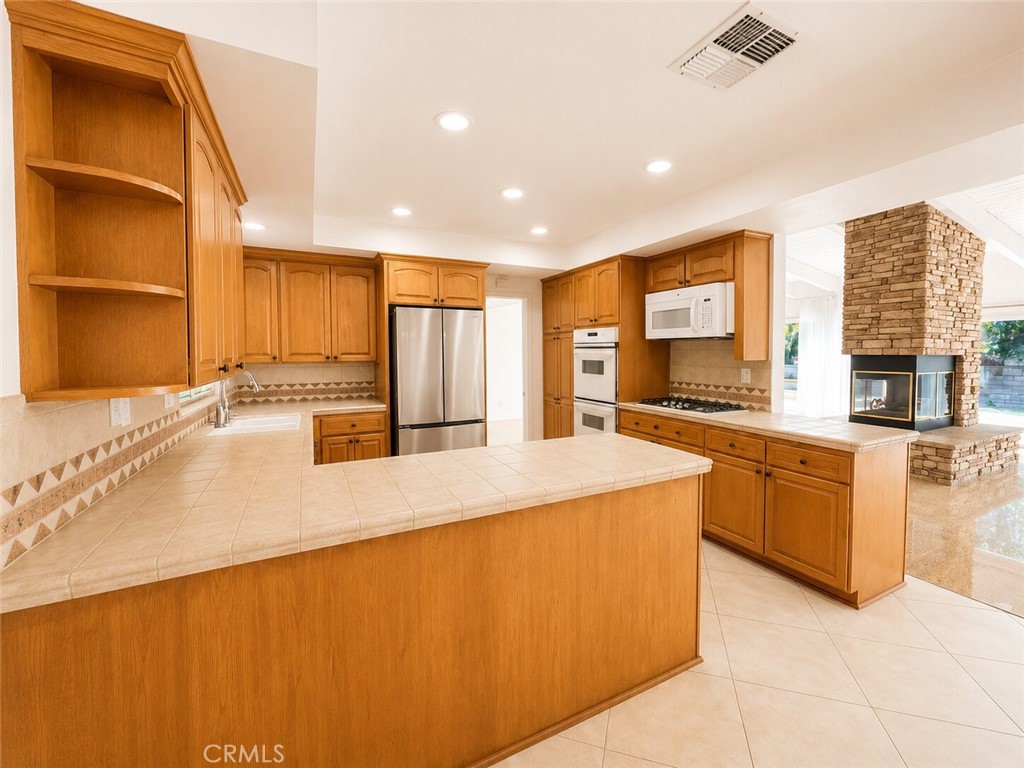 24010 Hatteras Property Photo 9