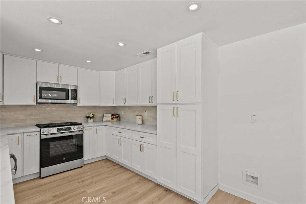 28116 Oaklar Property Photo 12
