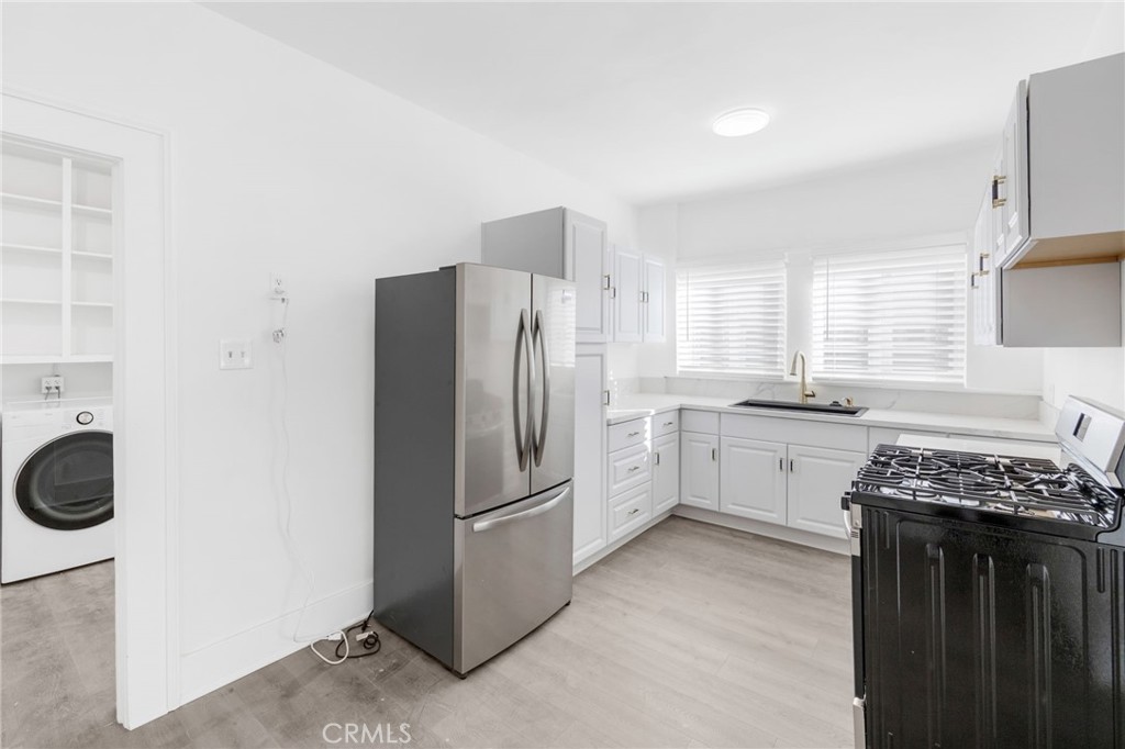 548 N Kenmore Property Photo 10