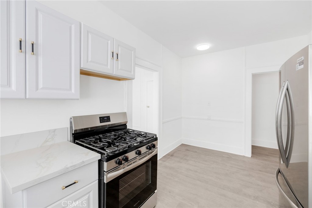 548 N Kenmore Property Photo 14