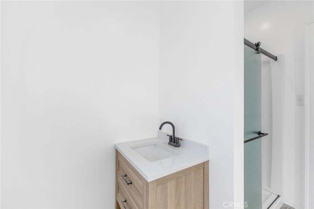 548 N Kenmore Property Photo 17