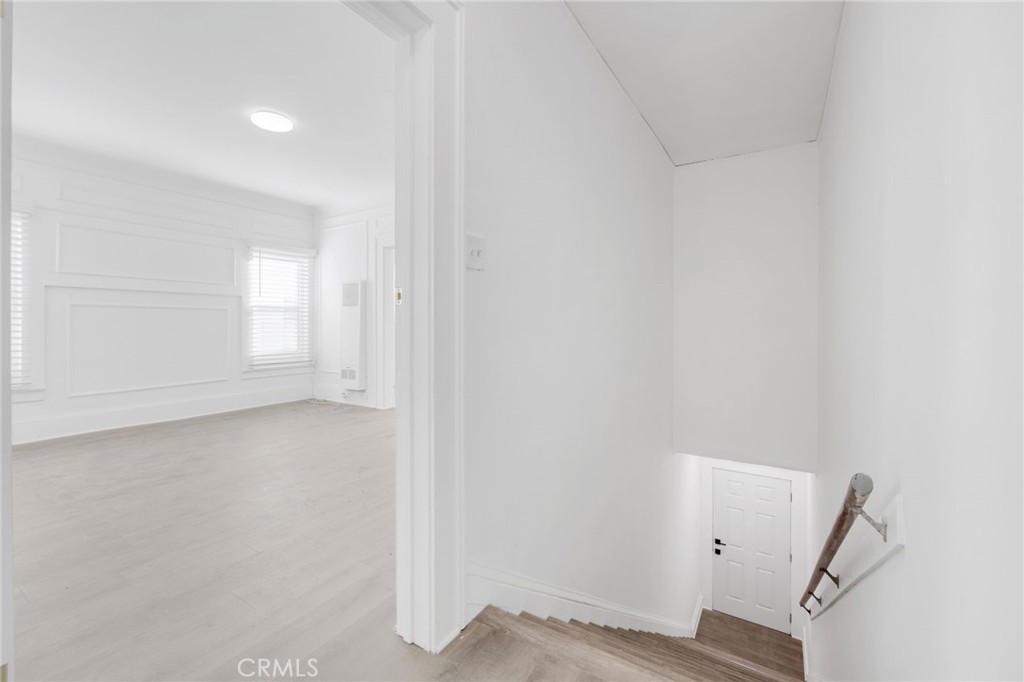 548 N Kenmore Property Photo 18