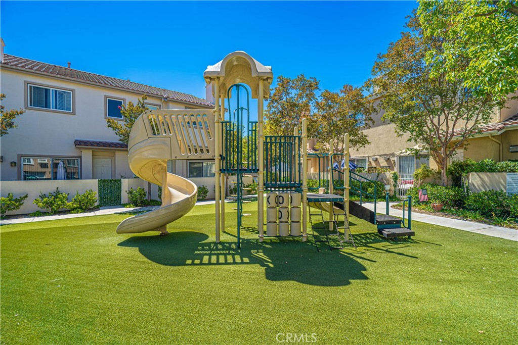 25708 Holiday Circle B Property Photo 47