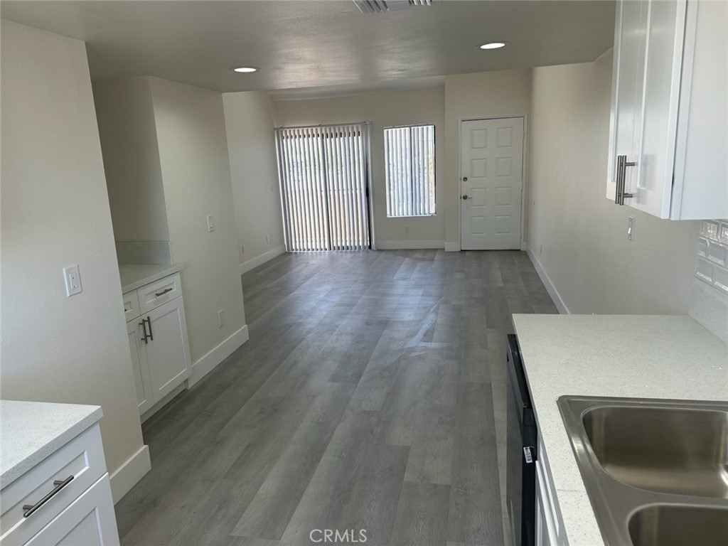 44155 10th W Property Photo 4
