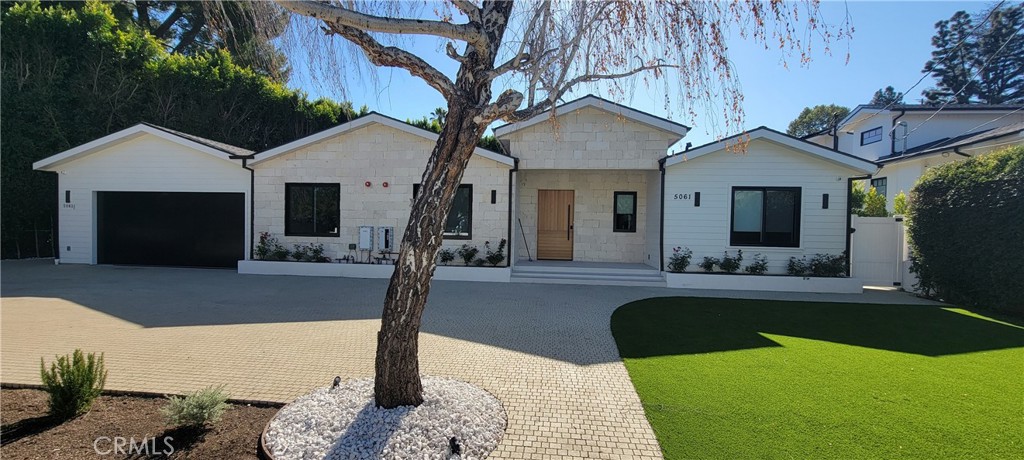 5061 Woodley Property Photo 4