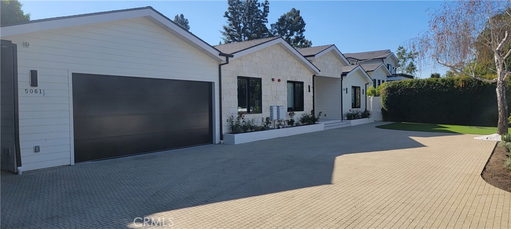 5061 Woodley Property Photo 5