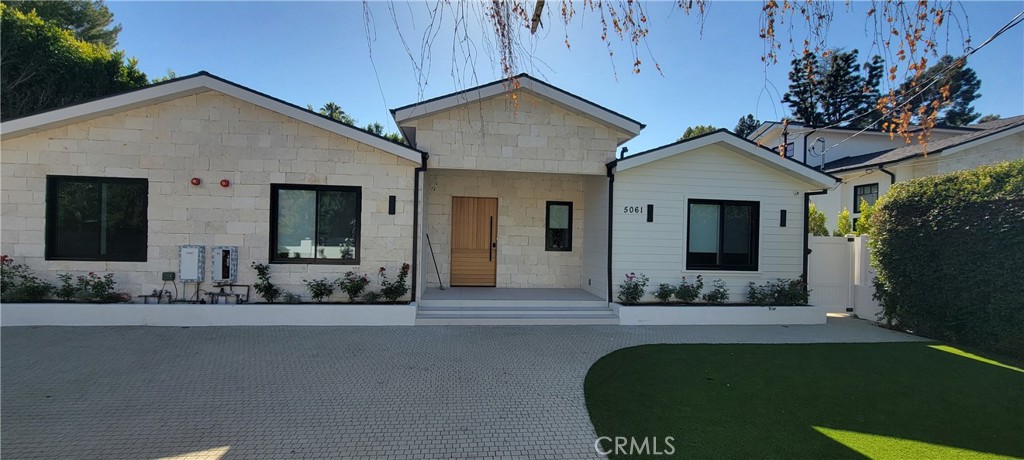 5061 Woodley Property Photo 6