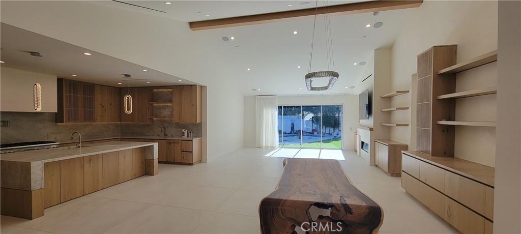 5061 Woodley Property Photo 8