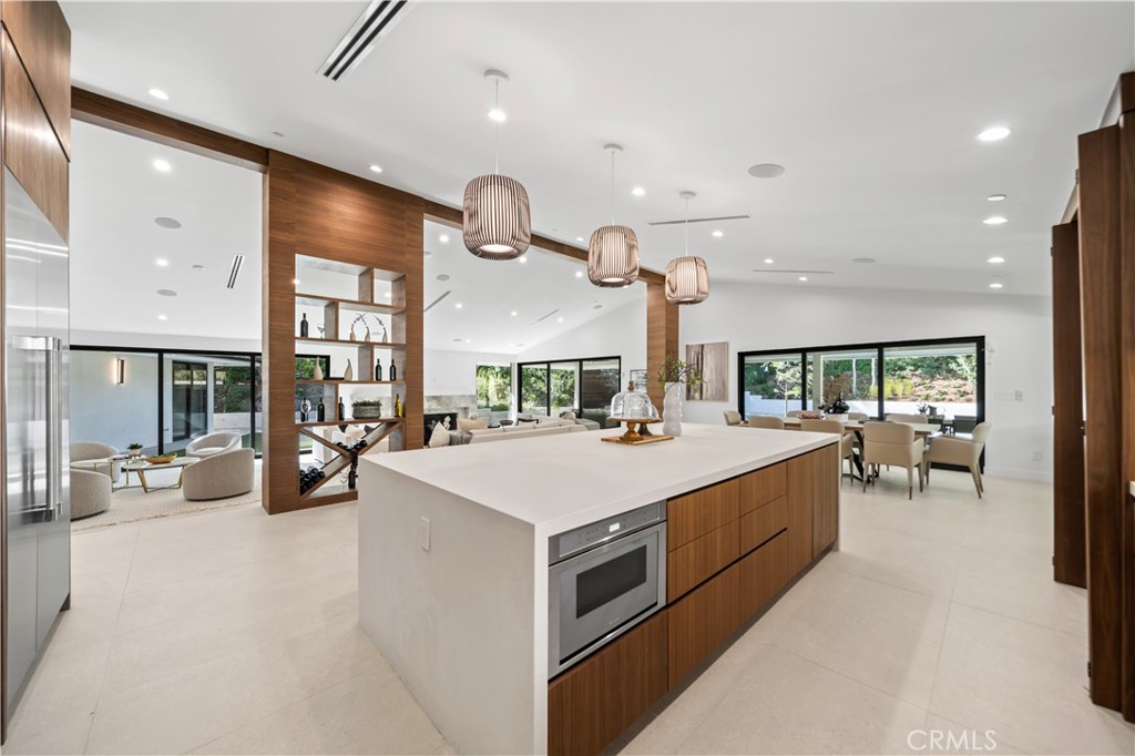 16105 Clear Oak Drive Property Photo 11