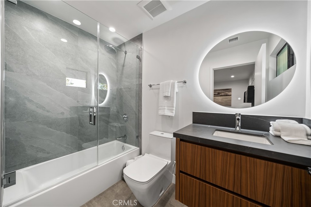 16105 Clear Oak Drive Property Photo 25