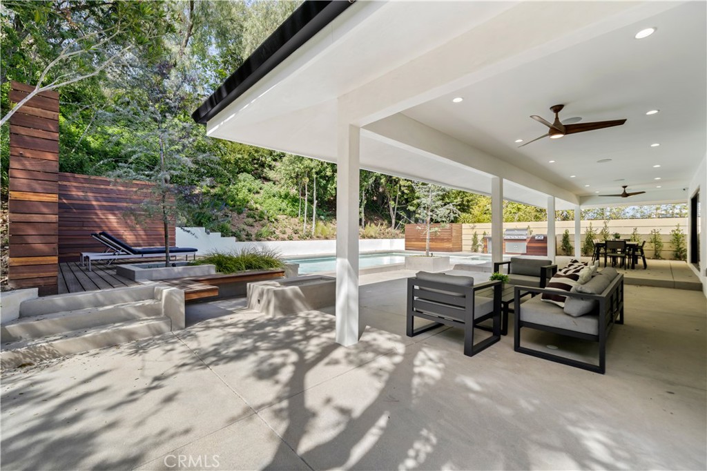 16105 Clear Oak Drive Property Photo 34