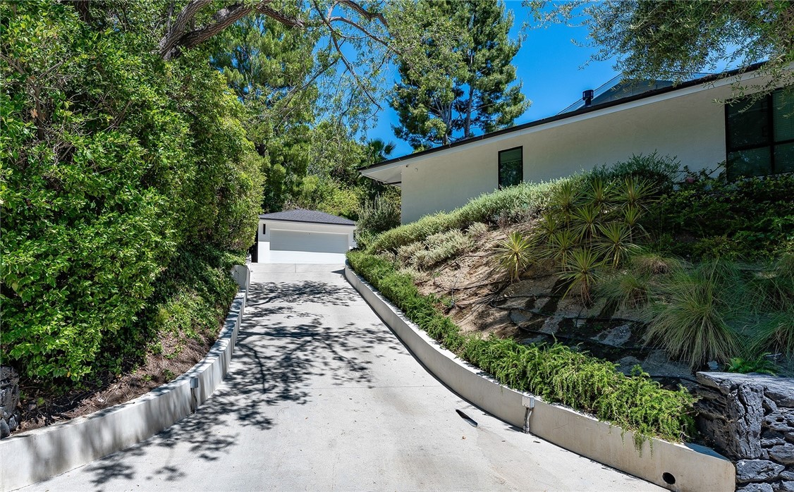 16105 Clear Oak Drive Property Photo 41