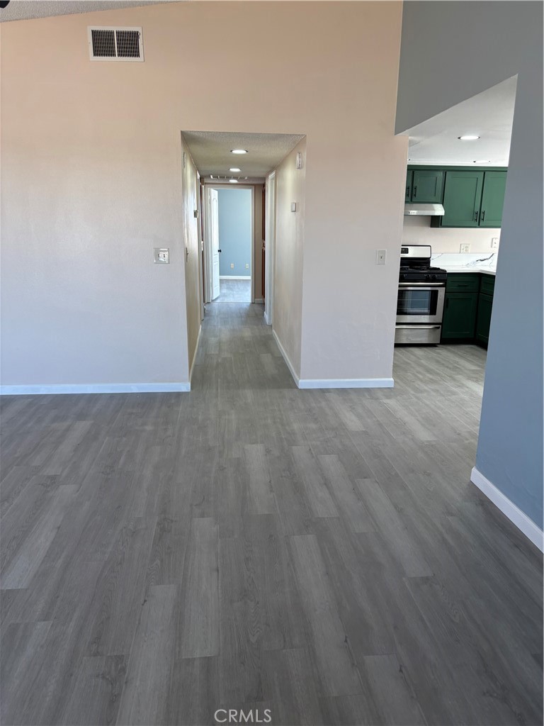 10611 Garibaldi Property Photo 8