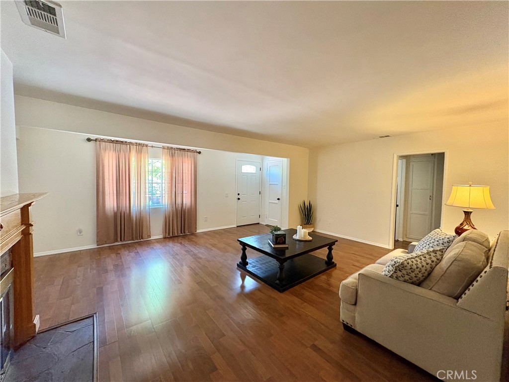13198 Brand Boulevard Property Photo 2