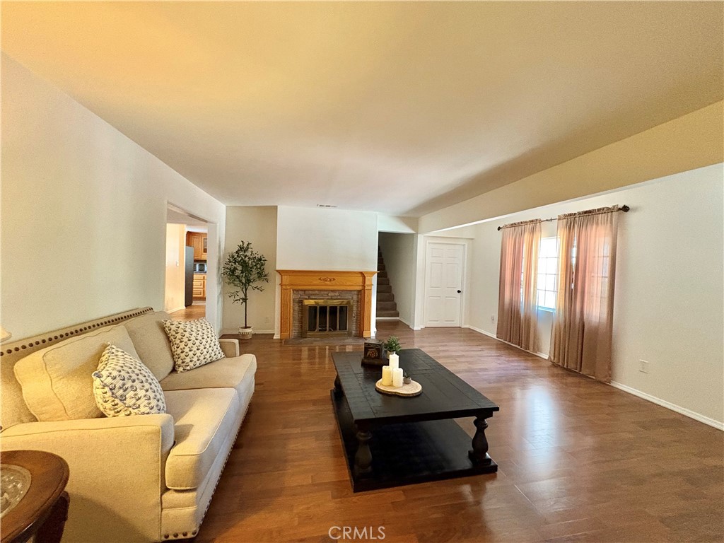 13198 Brand Boulevard Property Photo 4