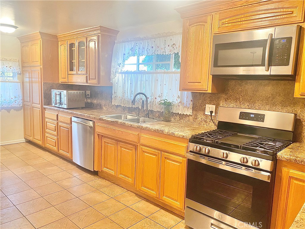 13198 Brand Boulevard Property Photo 9