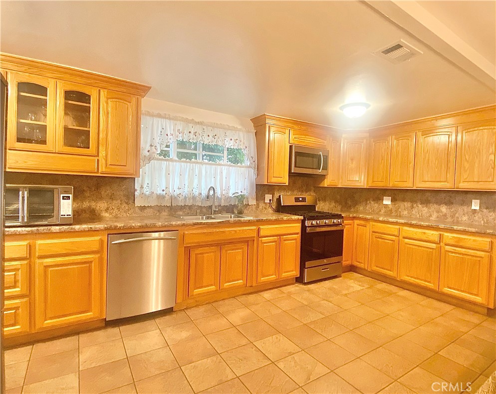13198 Brand Boulevard Property Photo 10