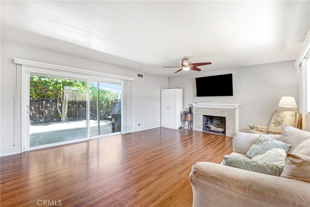 14912 Chatsworth Property Photo 3