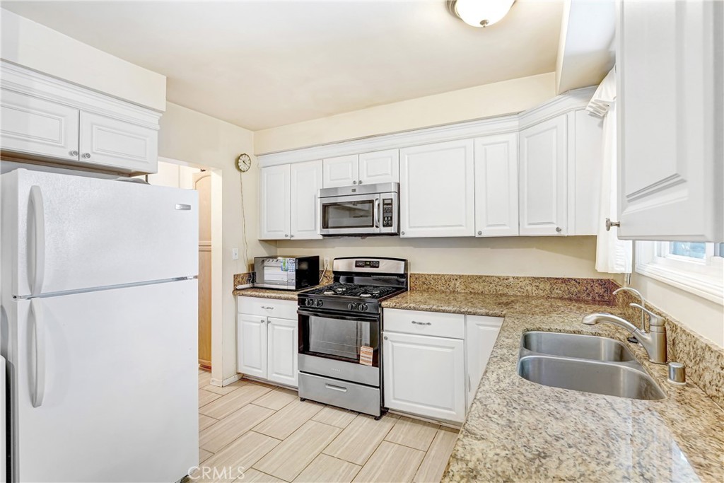 14912 Chatsworth Property Photo 7