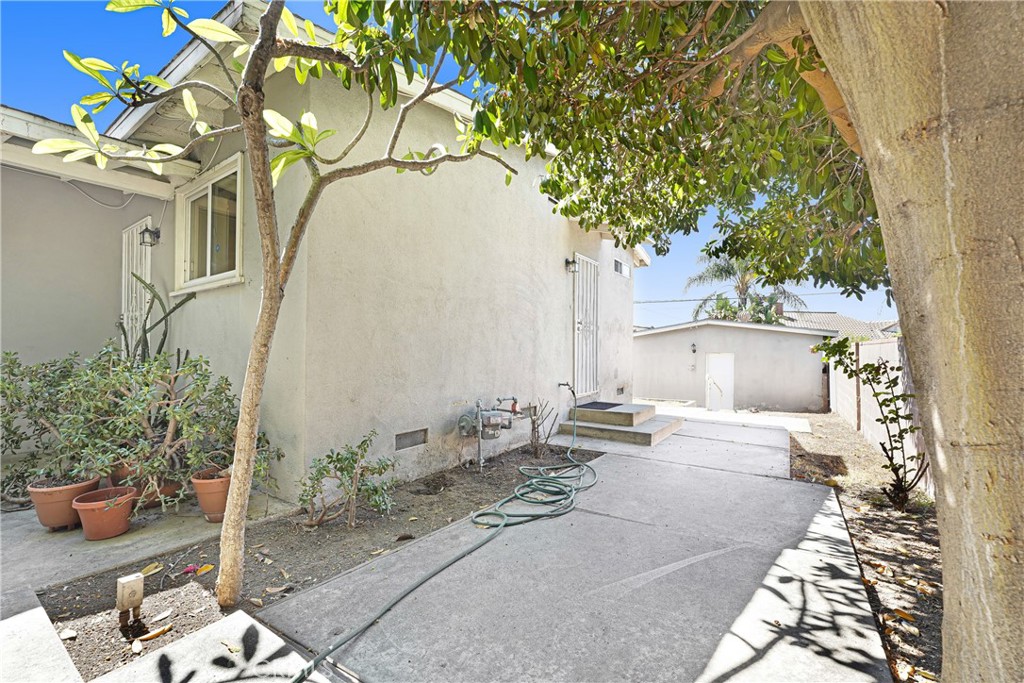 14912 Chatsworth Property Photo 19