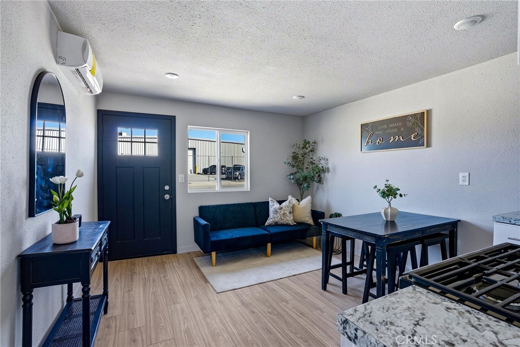 2484 Nadean Property Photo 4