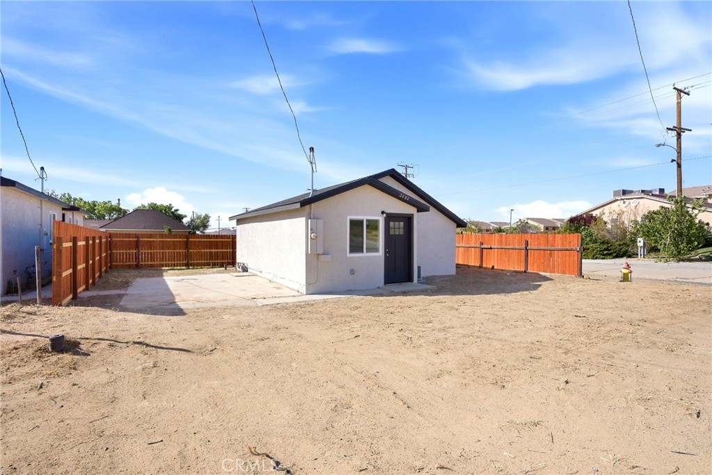 2484 Nadean Property Photo 15