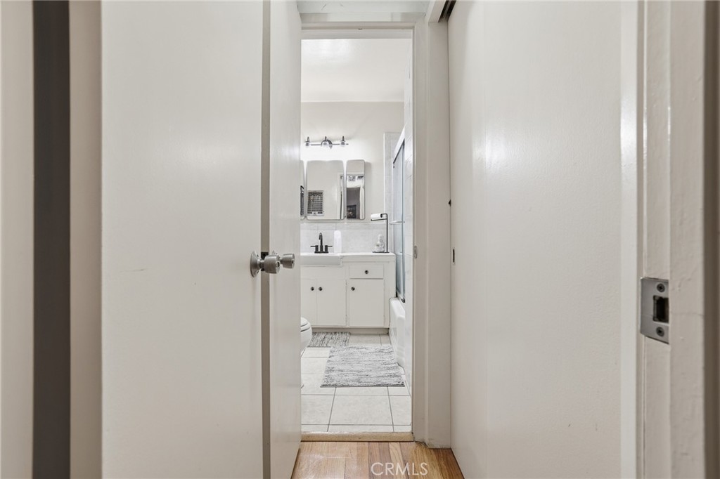 11130 Densmore Avenue Property Photo 12