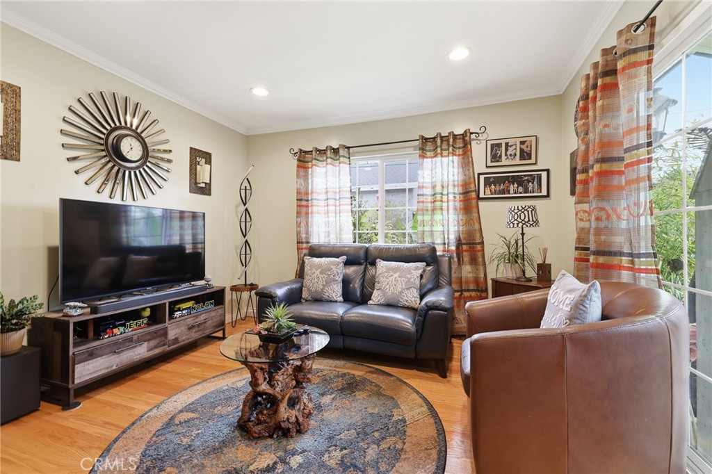 11130 Densmore Avenue Property Photo 15